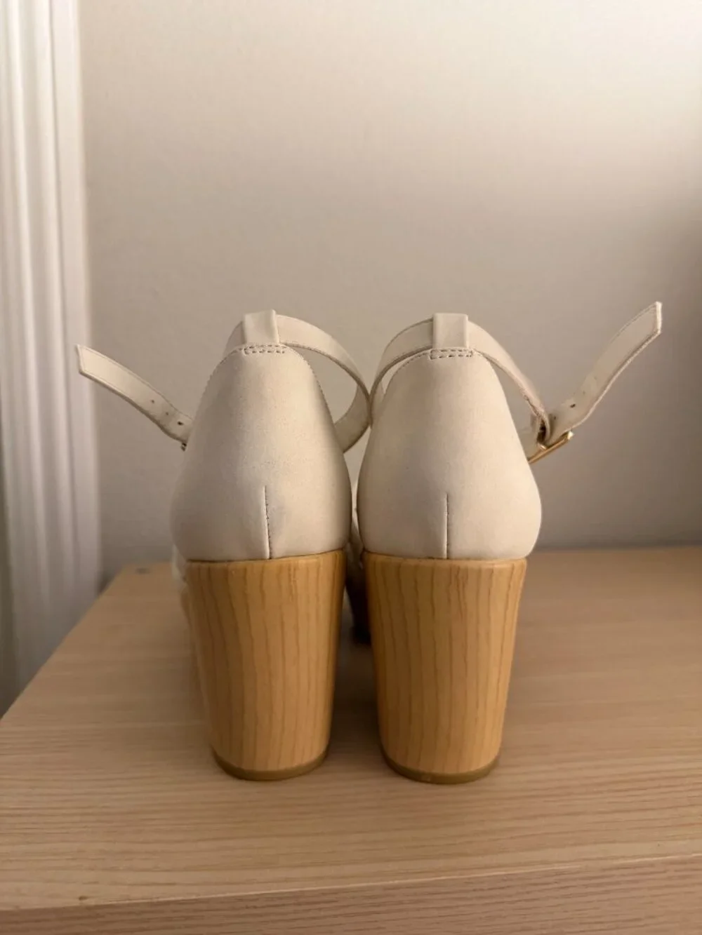 Dr. Scholls cream whitecap